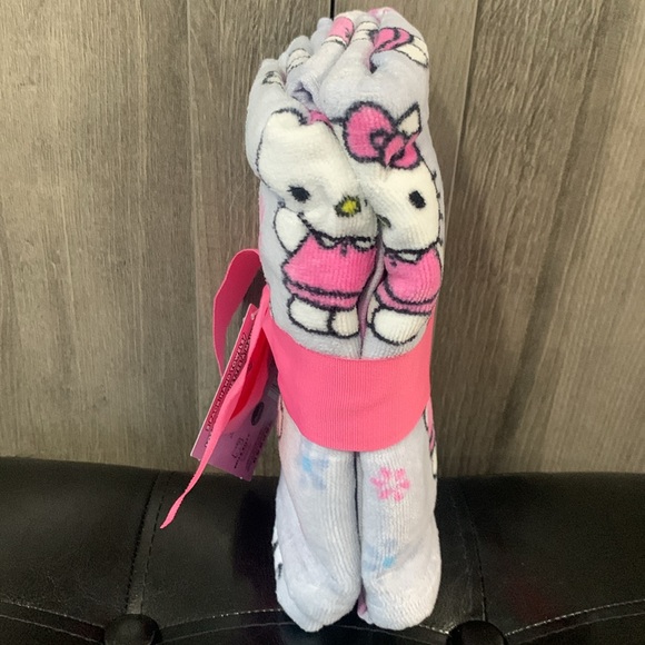 New Hello Kitty Light Lavender Floral Set Of 2 Hand Towels Towel With Tag & Bow - Picture 7 of 10